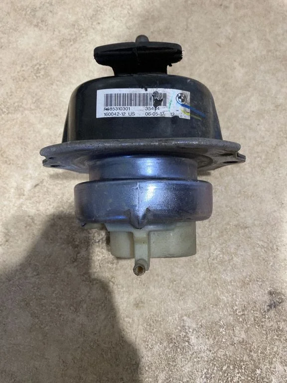 Engine mount bracket 16004212