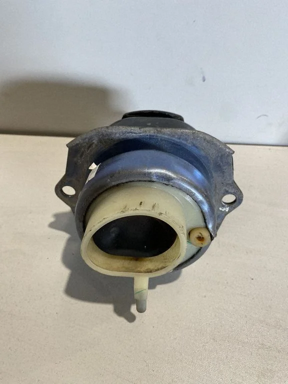 Engine mount bracket