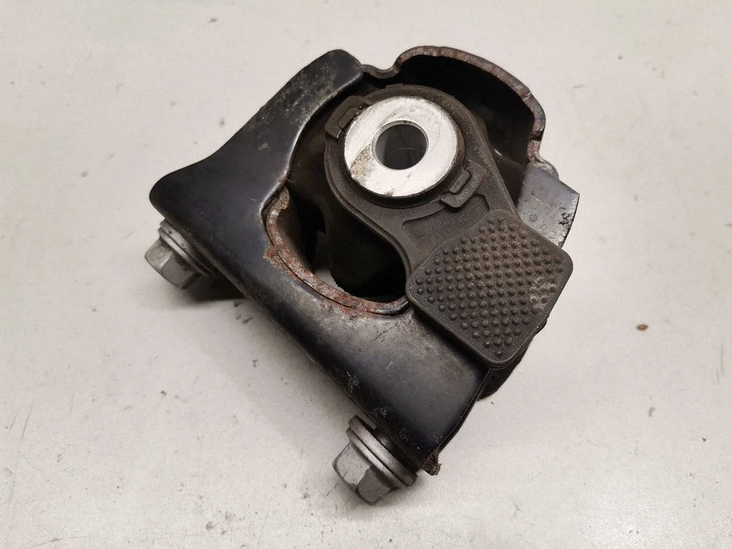 Engine mount bracket – front