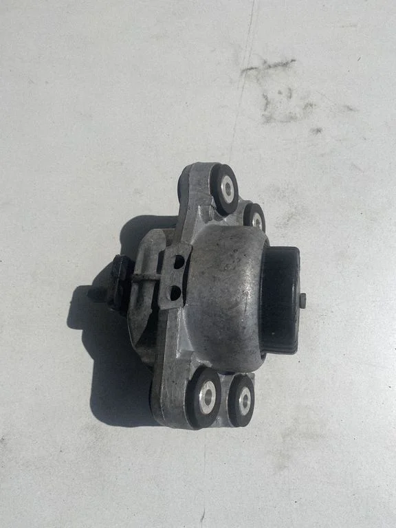 Engine mount bracket 4518100