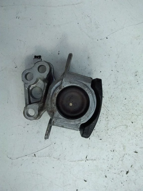 Engine mount bracket K8D27M121AE