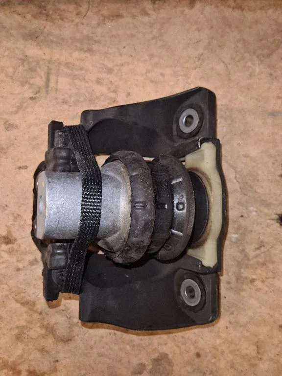 Engine mount bracket 326F22