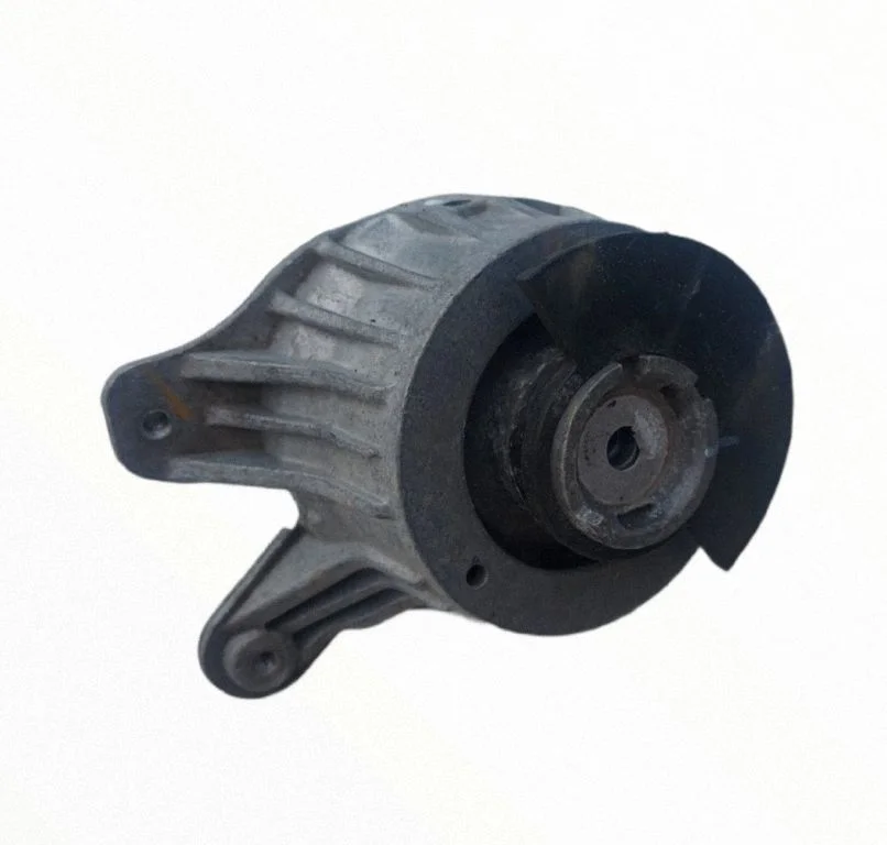 Engine mount bracket A2052406617