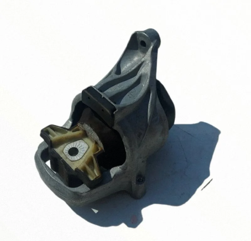 Engine mount bracket 8W0199371
