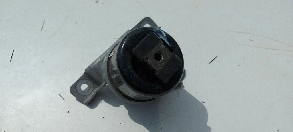 Engine mount bracket – Volvo XC60 (2014-2016)