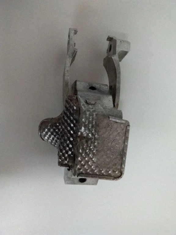 Engine mounting bracket K8D26H051AA