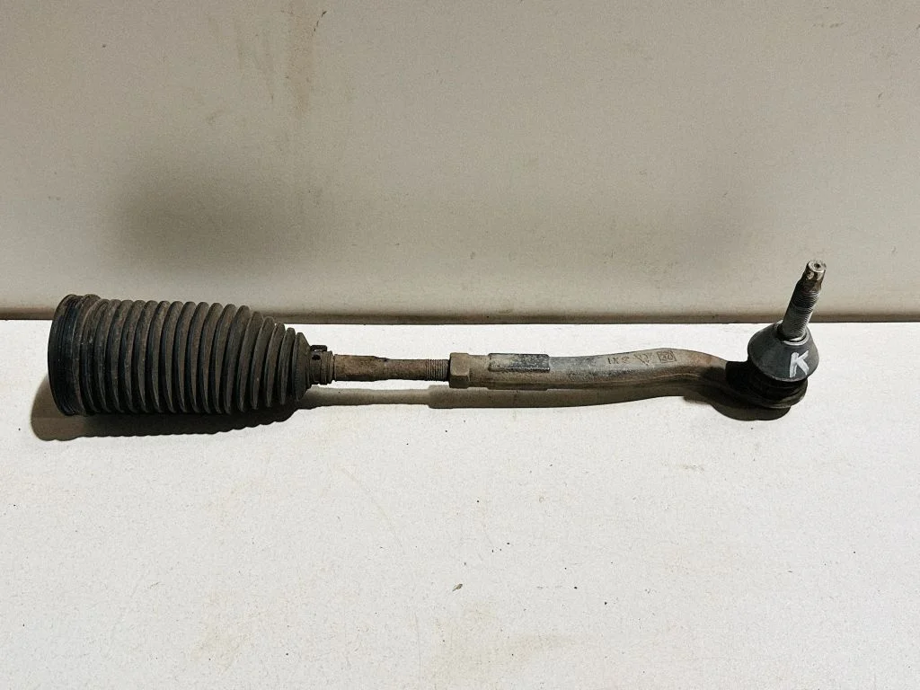 Steering tie rod – left
