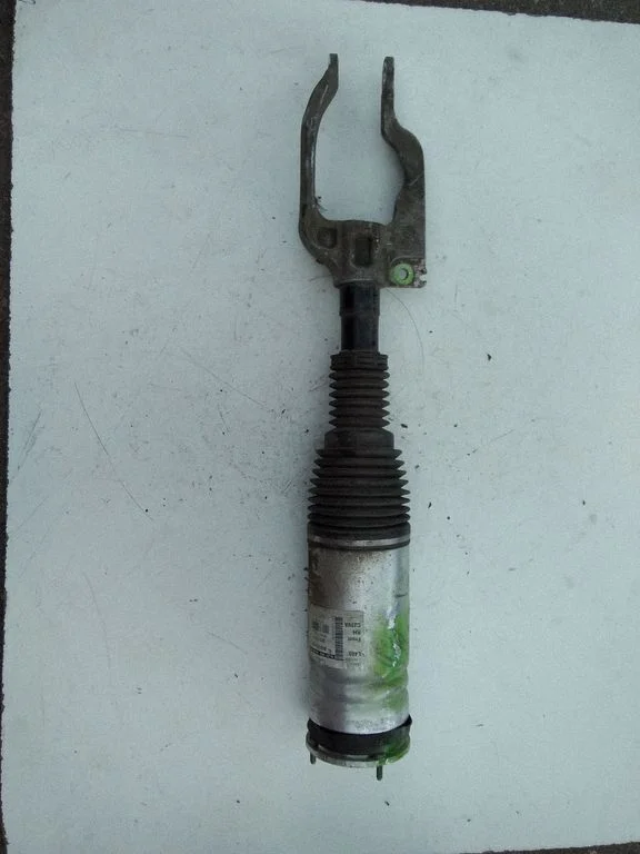 Front shock absorber/damper – Land Rover Range Rover L405 (2013-2021)