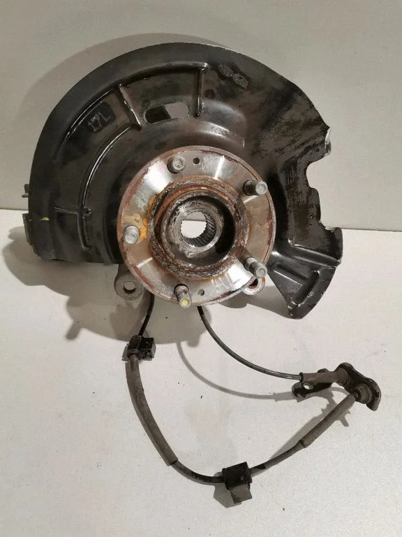 Front wheel hub 51700D7560