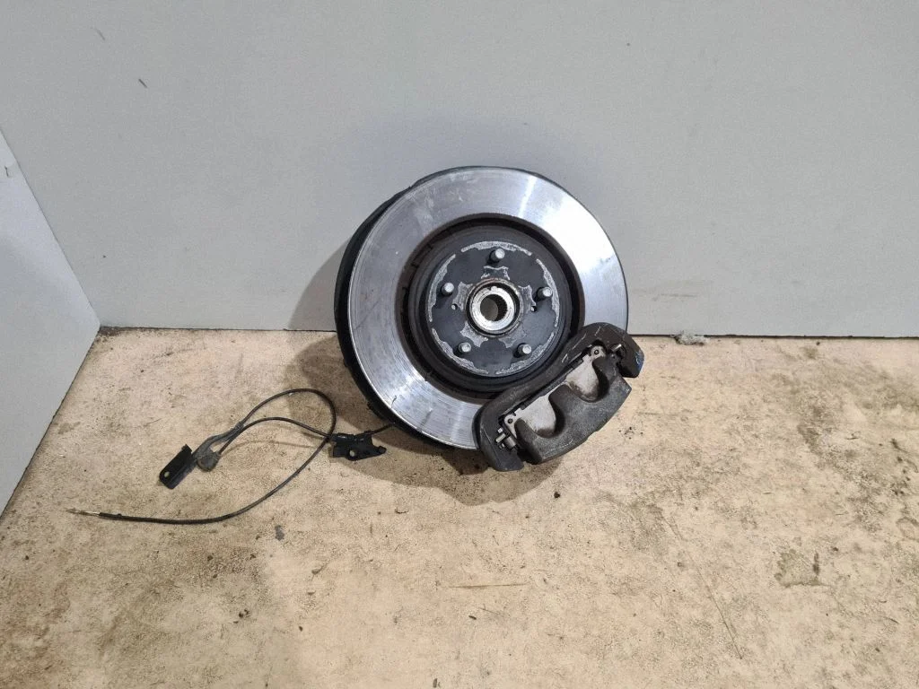 Front wheel hub F62L
