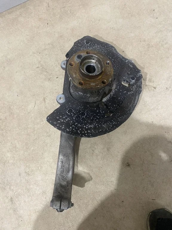Front wheel hub 6869869
