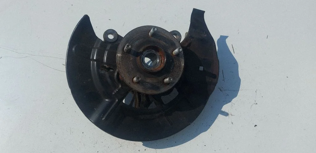 Front wheel hub – right