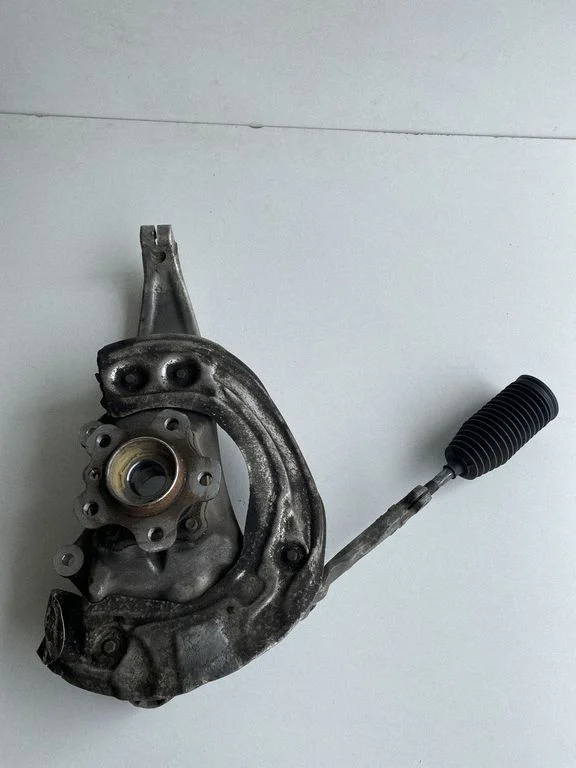 Front wheel hub 6861798
