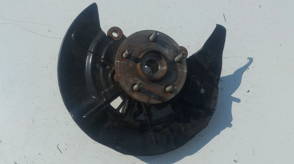 Front wheel hub – right