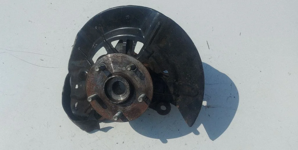 Front wheel hub – right