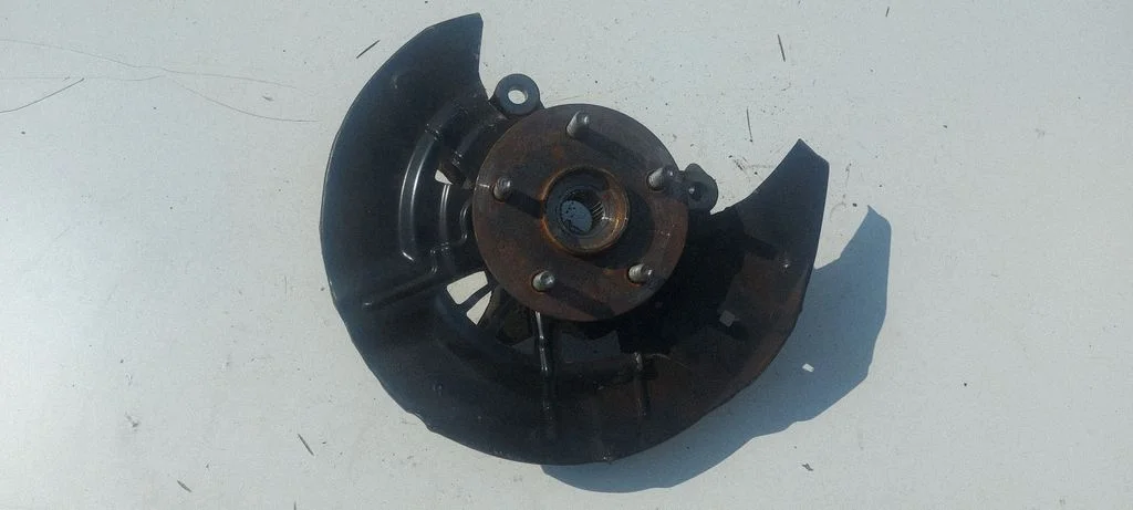 Front wheel hub – right