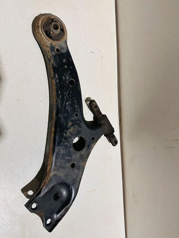 Front lower control arm/wishbone W0223170