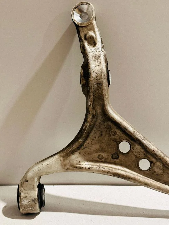 Front lower control arm/wishbone 16603