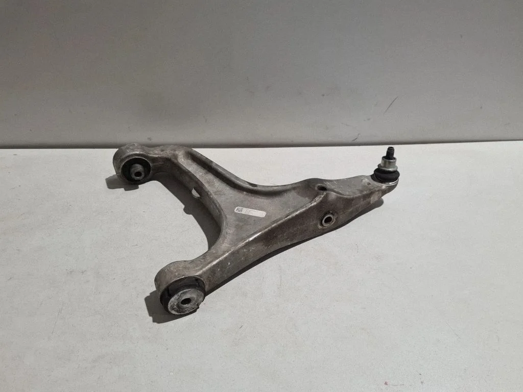 Front lower control arm/wishbone 06700071800
