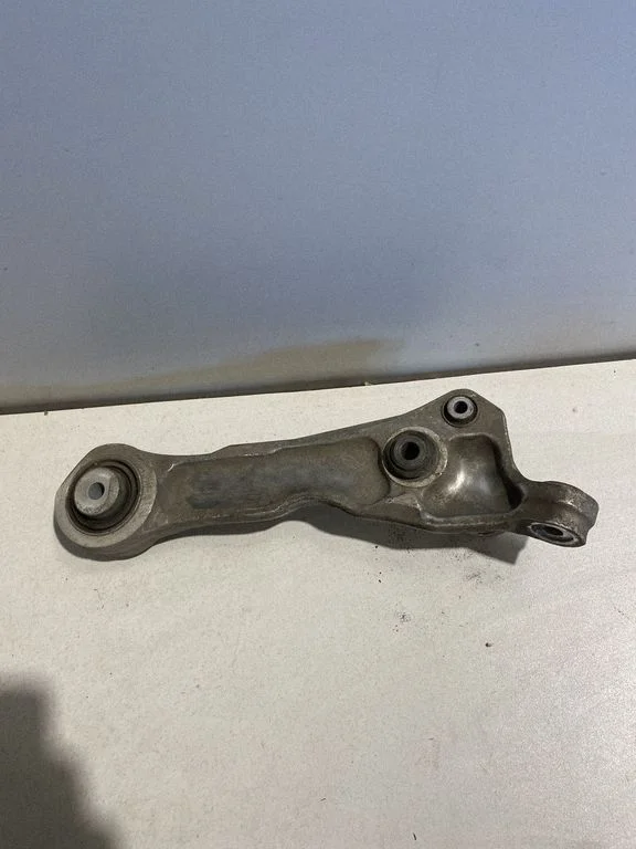 Front lower control arm/wishbone 3C255