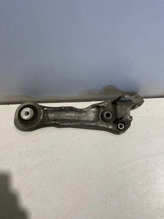 Front lower control arm/wishbone 3C255