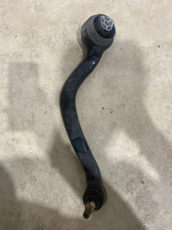 Front lower control arm/wishbone 6851631