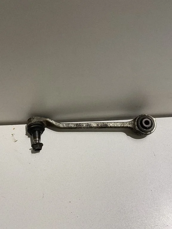 Front lower control arm/wishbone 15V24