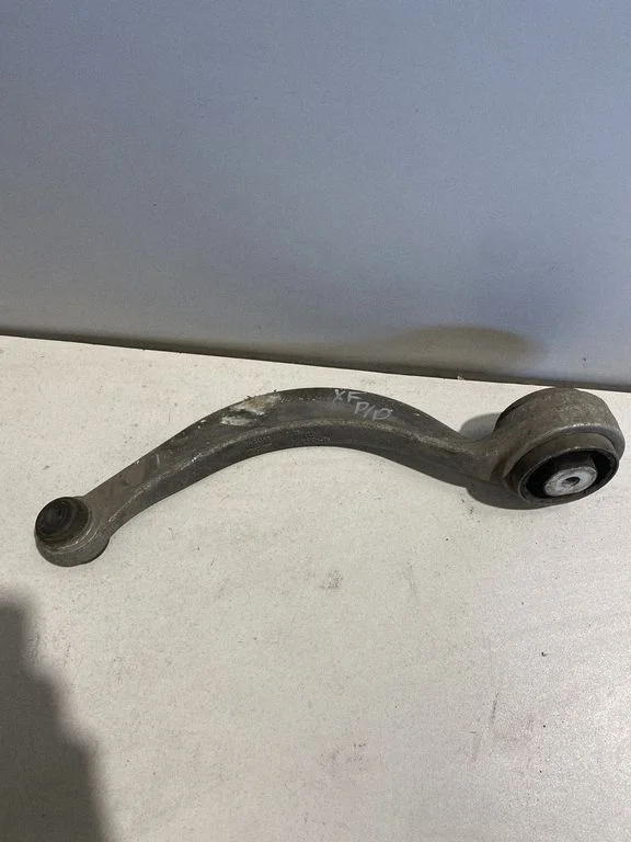 Front lower control arm/wishbone – front right