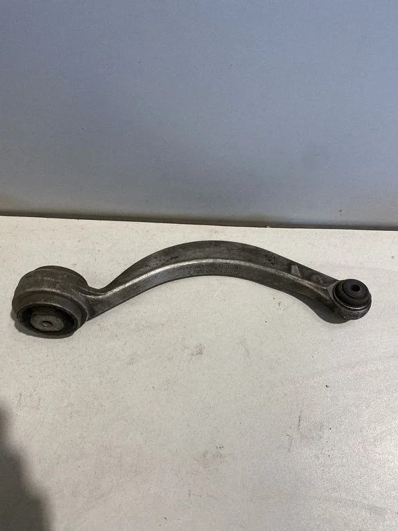 Front lower control arm/wishbone – front right