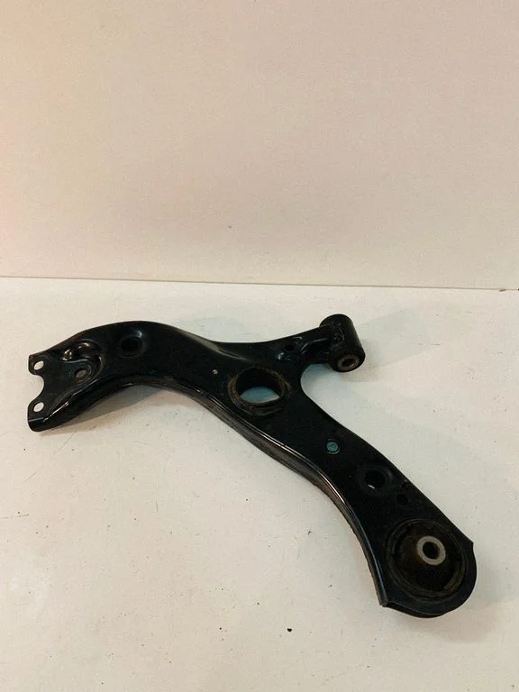 Front lower control arm/wishbone W1015037