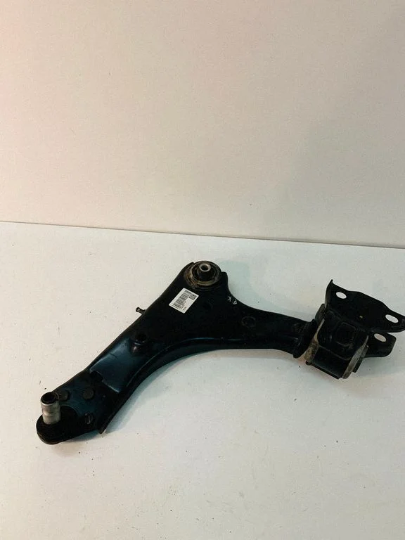 Front lower control arm/wishbone J9C33A053AD