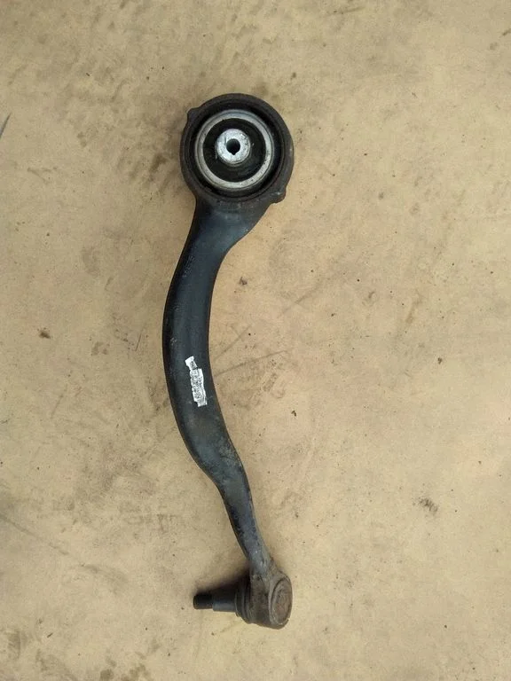 Front lower control arm/wishbone 3C256