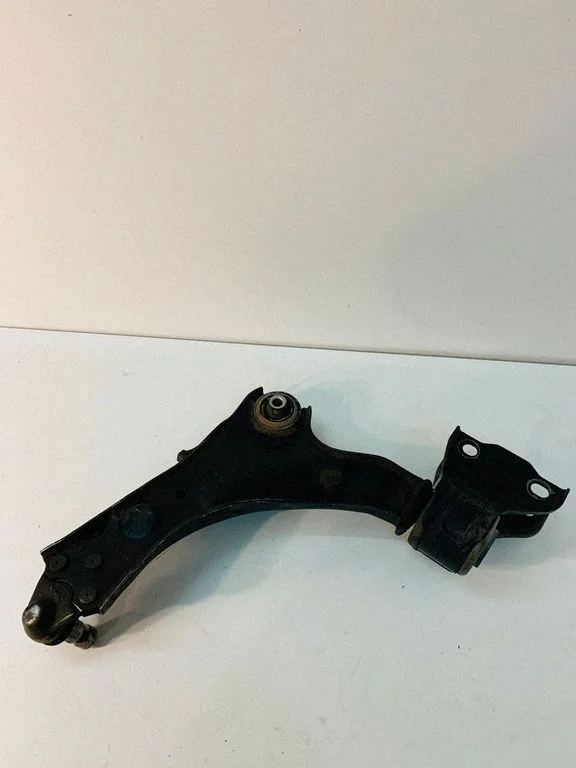 Front lower control arm/wishbone J9C33A052AD