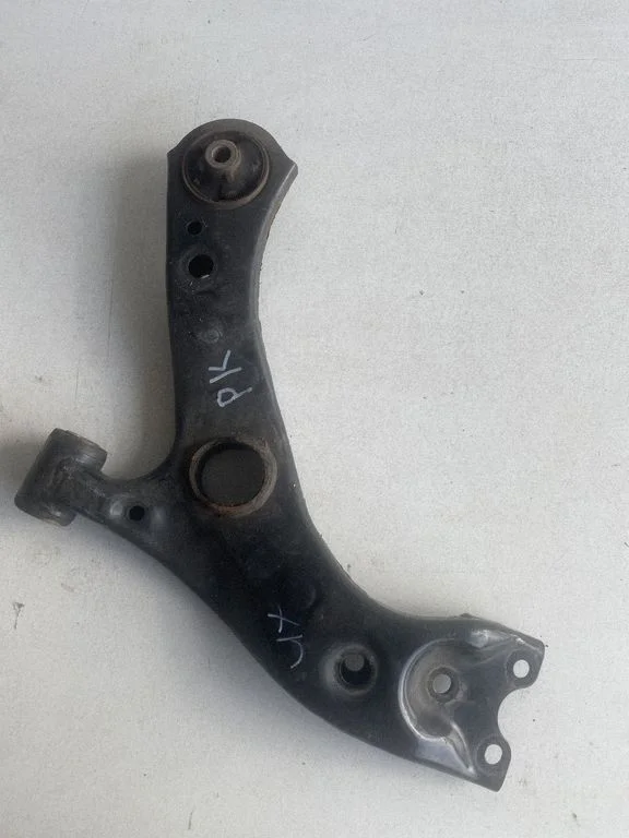 Front lower control arm/wishbone Y0409118