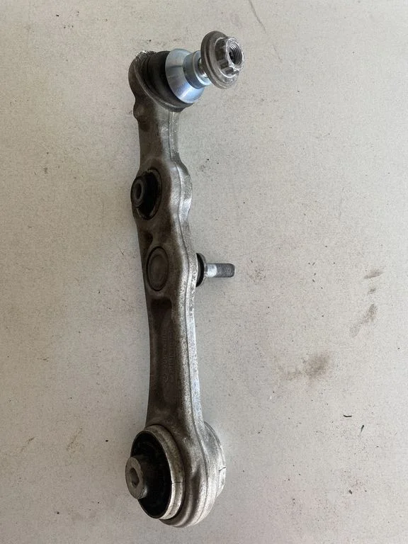 Front lower control arm/wishbone 374352