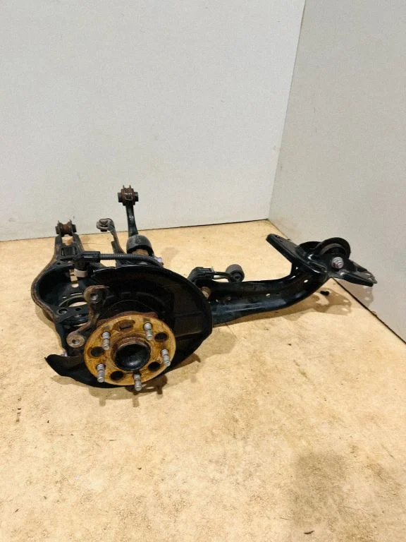 Rear wheel hub spindle/knuckle R21R