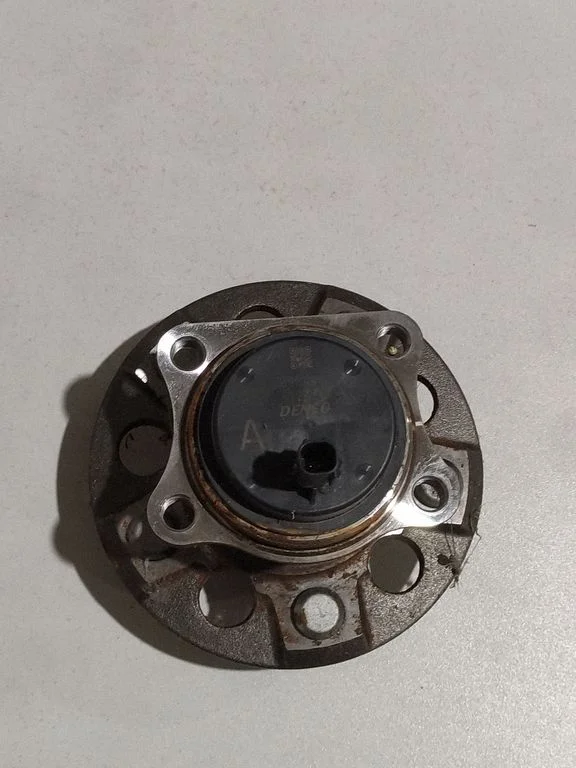 Rear wheel hub – Lexus UX (2018-)