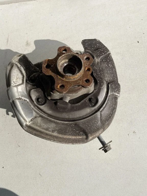 Rear wheel hub 6866338