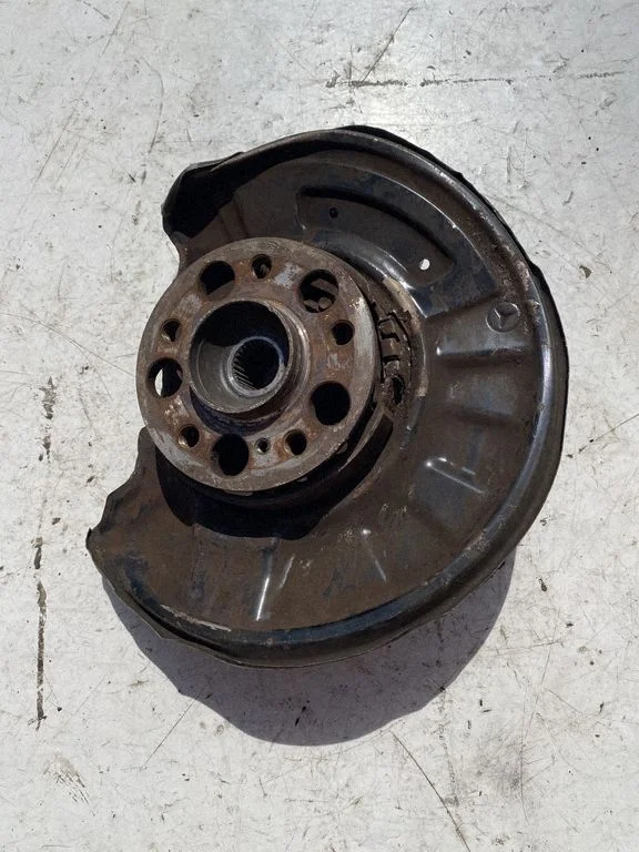Rear wheel hub – rear left