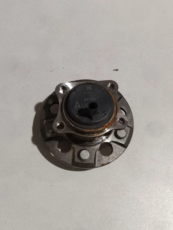 Rear wheel hub – Lexus UX (2018-)