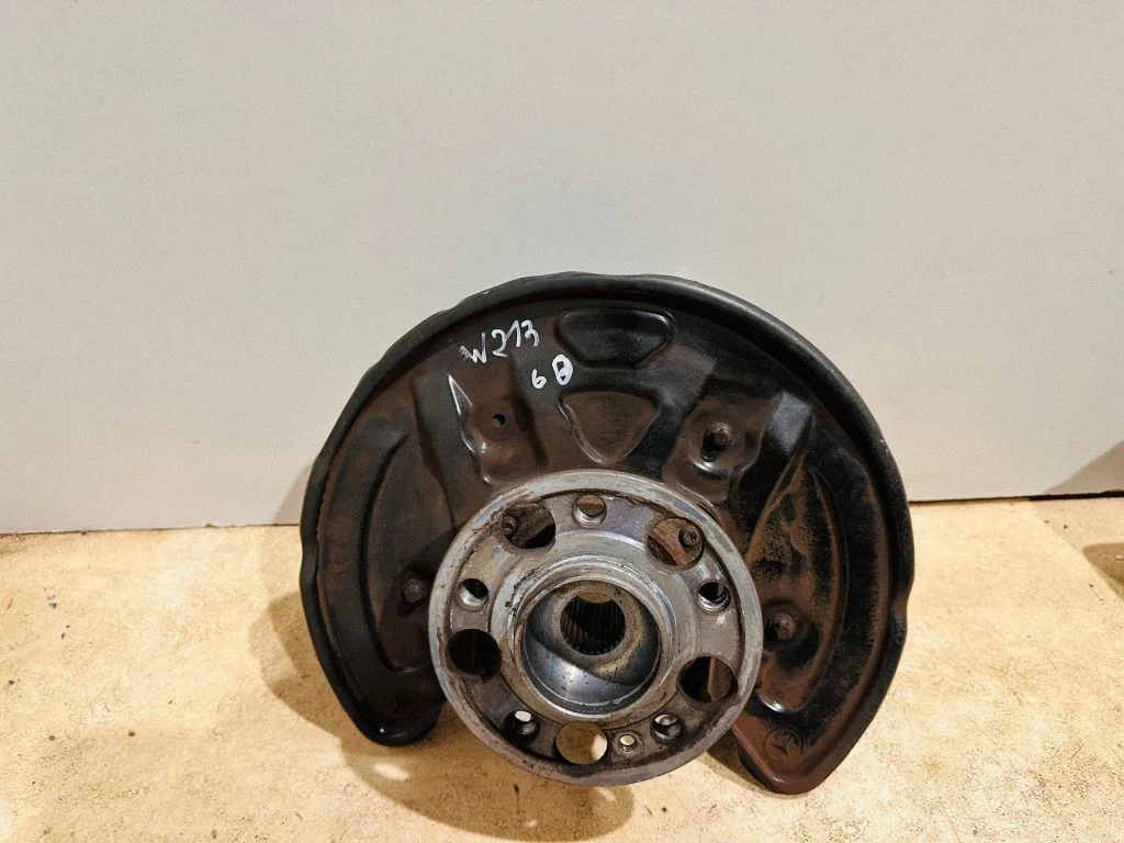 Rear wheel hub – rear right
