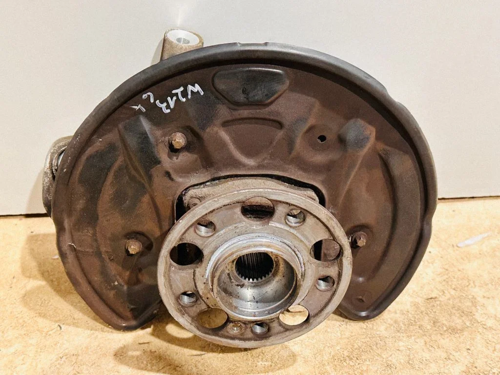 Rear wheel hub – rear left