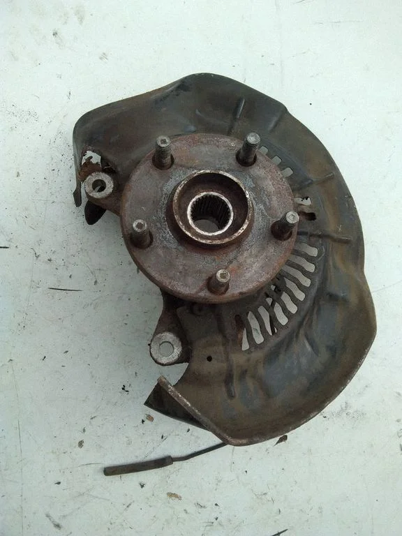 Rear wheel hub – front right