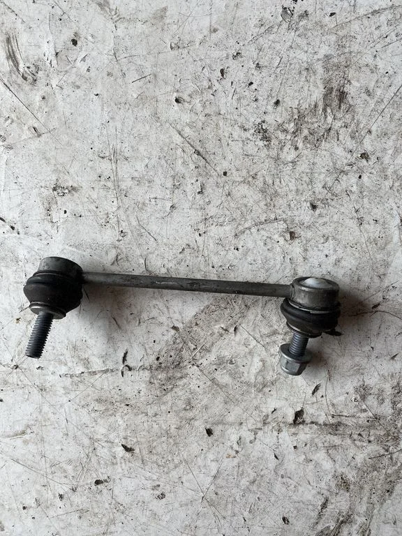 Tagumine stabilisaatori varras K8D25C486AA