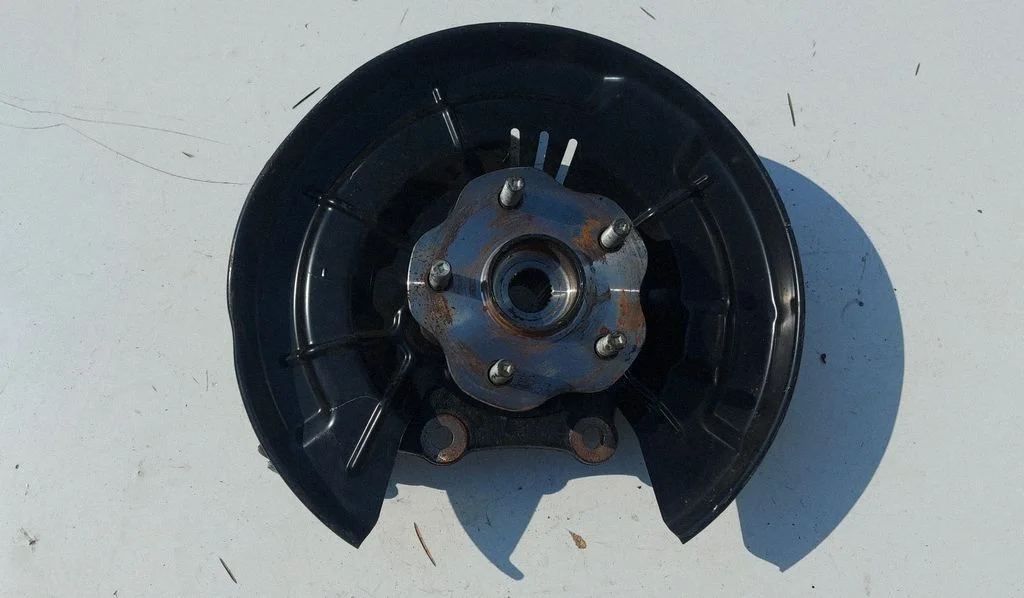 Rear wheel hub – left