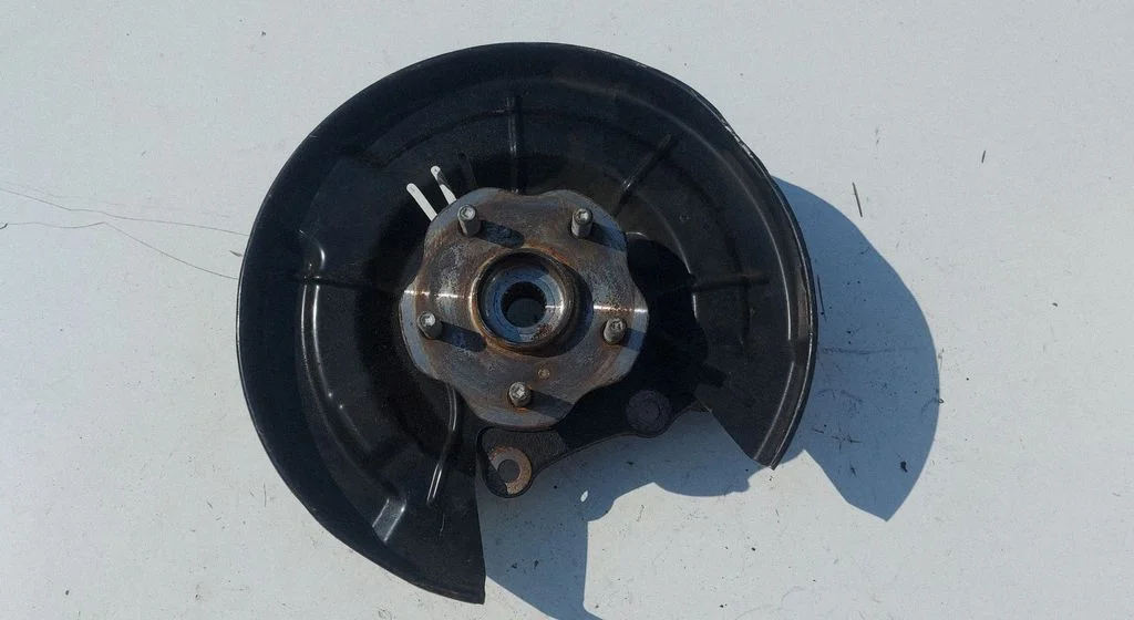 Rear wheel hub – right