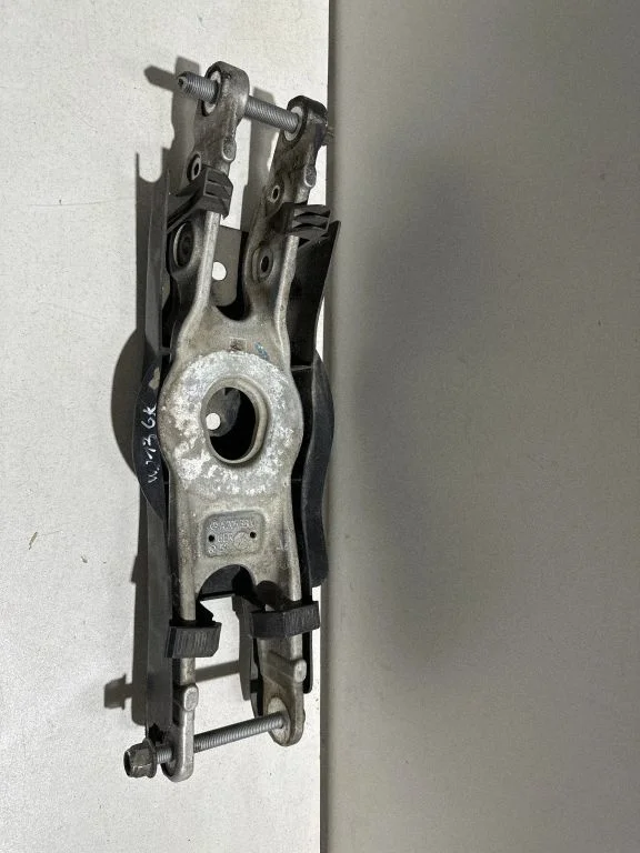 Rear upper control arm/wishbone A2053300