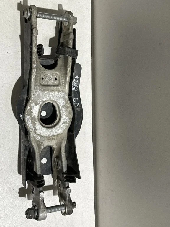 Rear upper control arm/wishbone A2053300