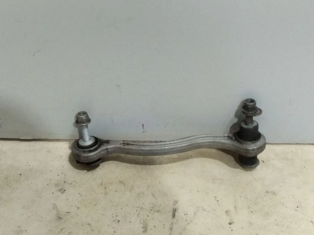 Rear upper control arm/wishbone