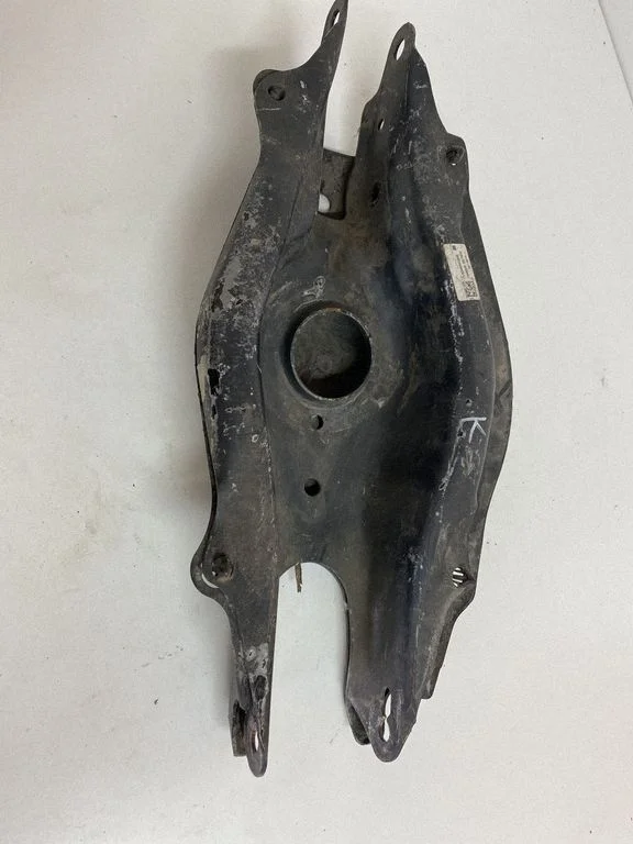 Tagumine ülemine õõtshoob A2053521900